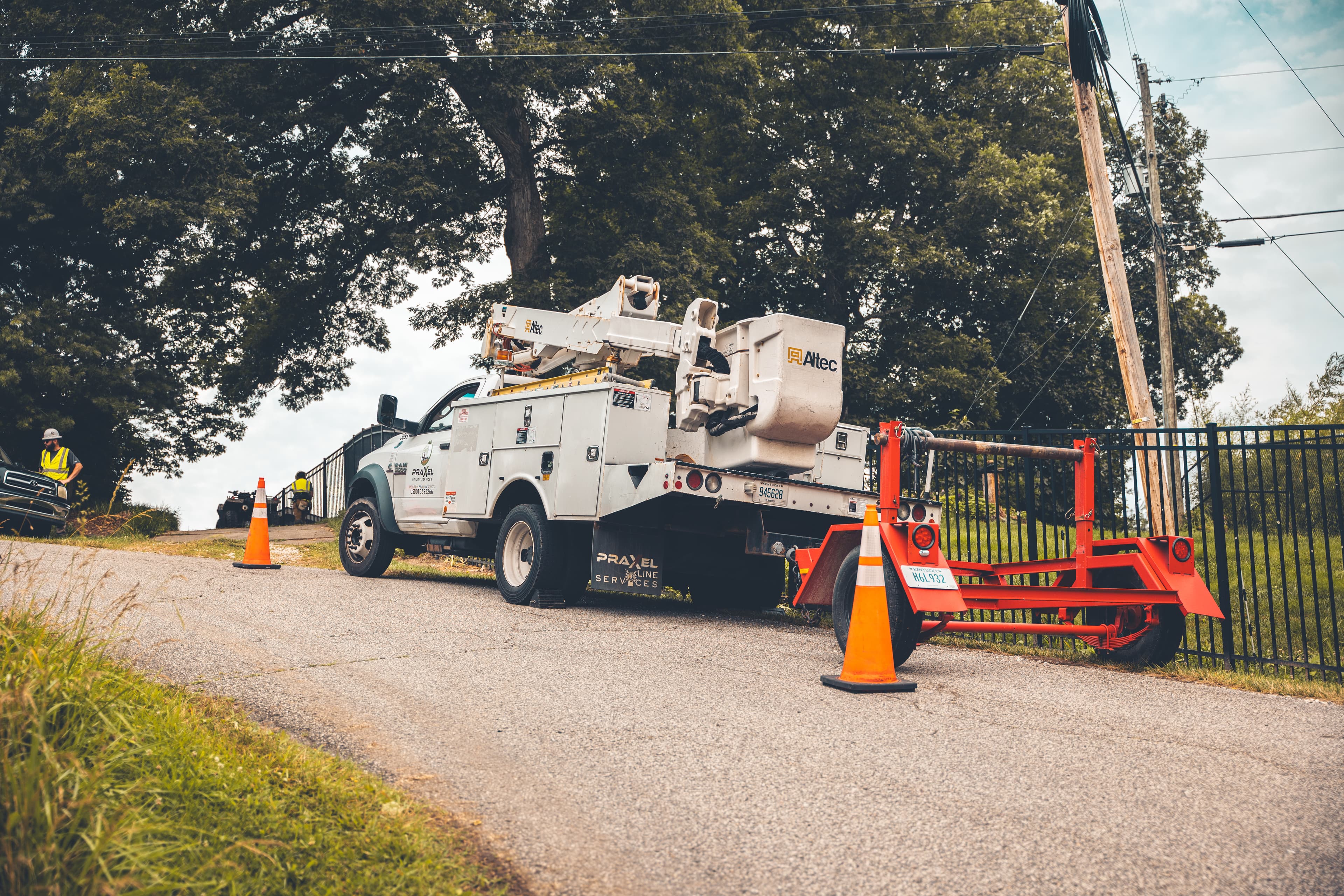 PraXel fiber construction truck with lashing equipment deployed