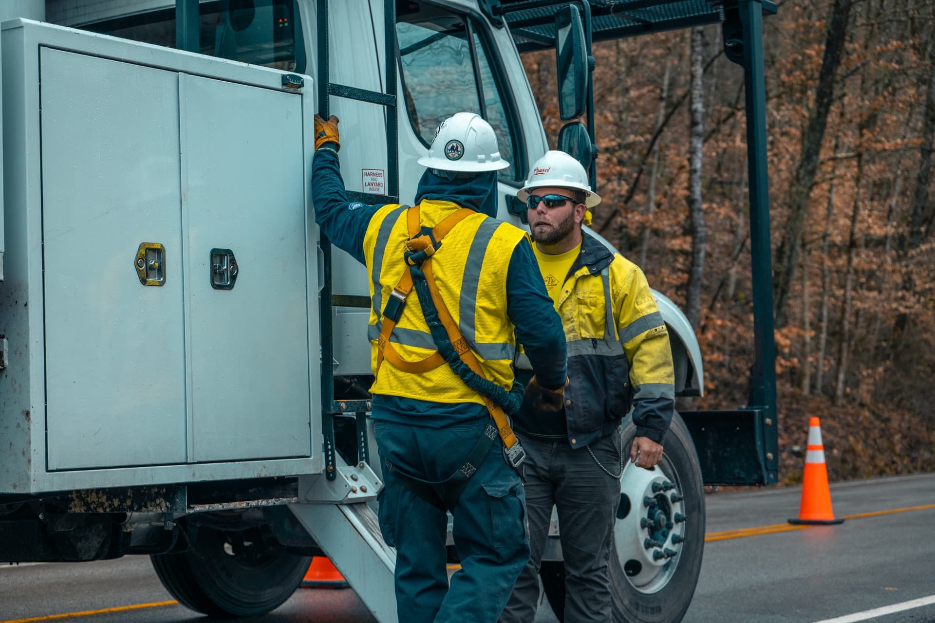 PraXel crew members working together